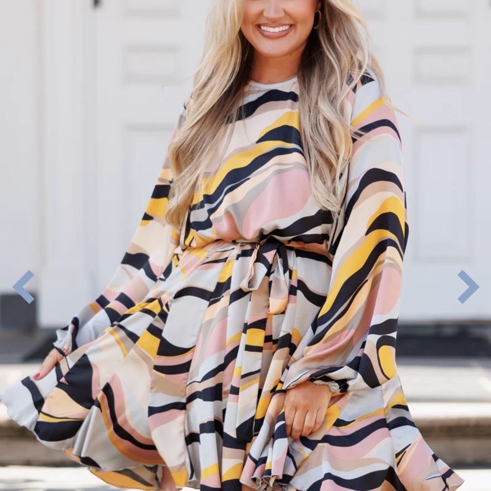 NWT JODIFL Gray and Pink Bell Sleeve Flowy Dress